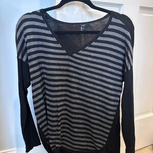 Tart Women's V-Neck Black and Gray Sweater